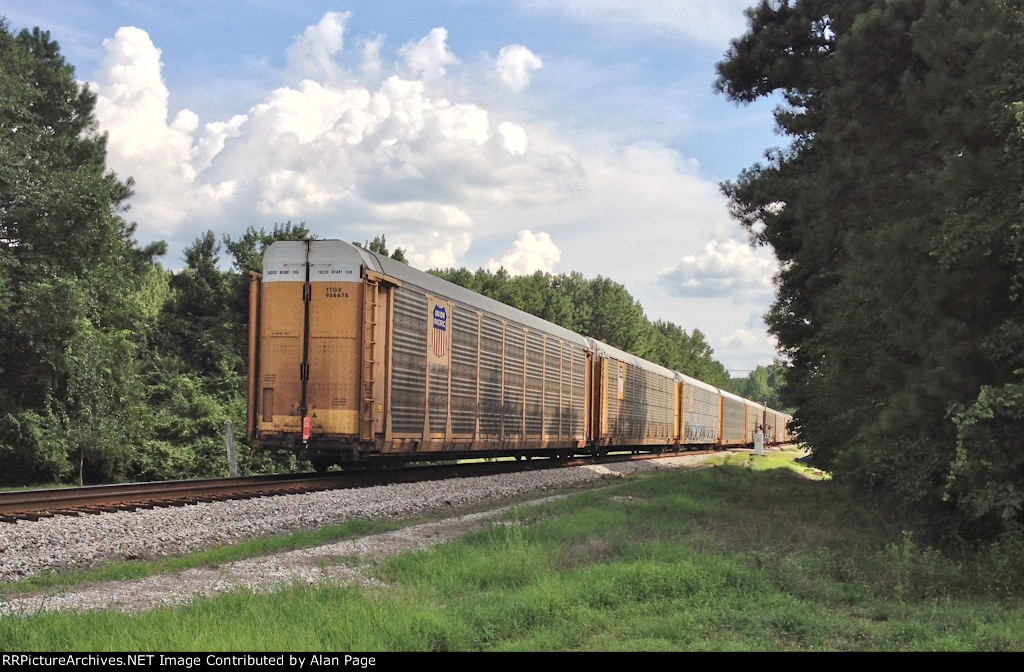 UP TTGX 986675 at the tail end